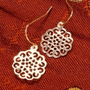 New Pretty Gold Filigree Dangling Earrings